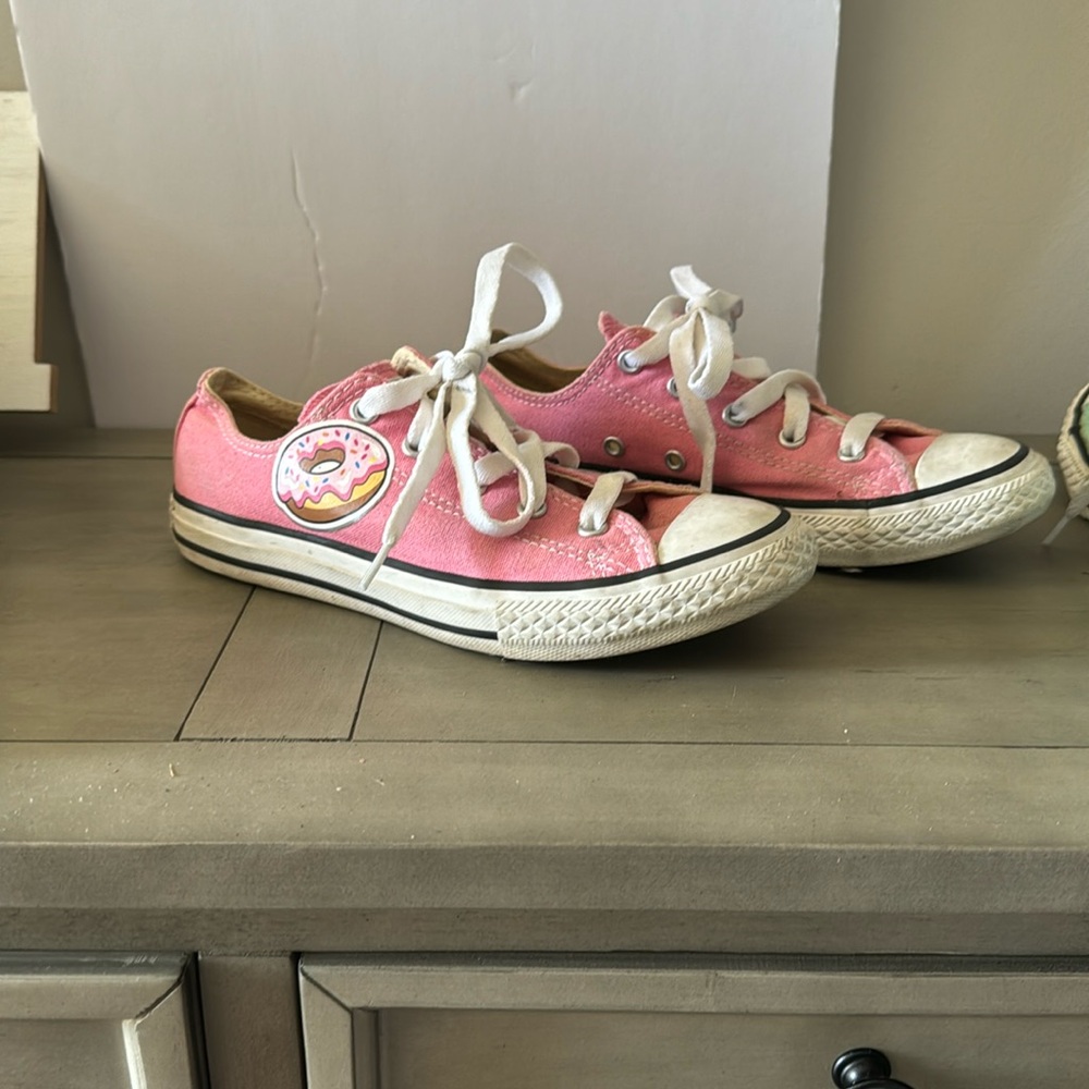 Converse all stars girls size 3